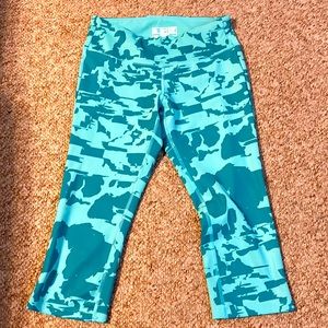 Women’s size medium new balance capri leggings